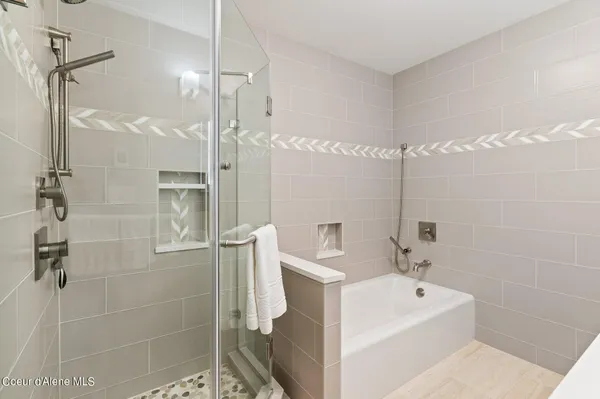 $3,600,000 | 2537 Lakeshore Drive, Sagle, ID 83860