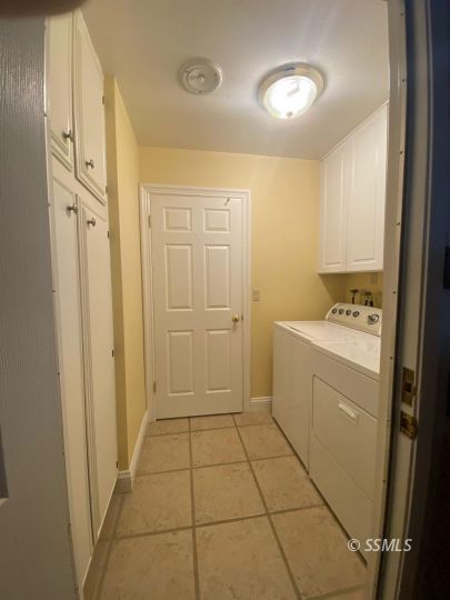 1006 North Sierra View Street Ridgecrest, CA 93555 - Photo 19 of 36 a bathroom with a sink a toilet and a mirror