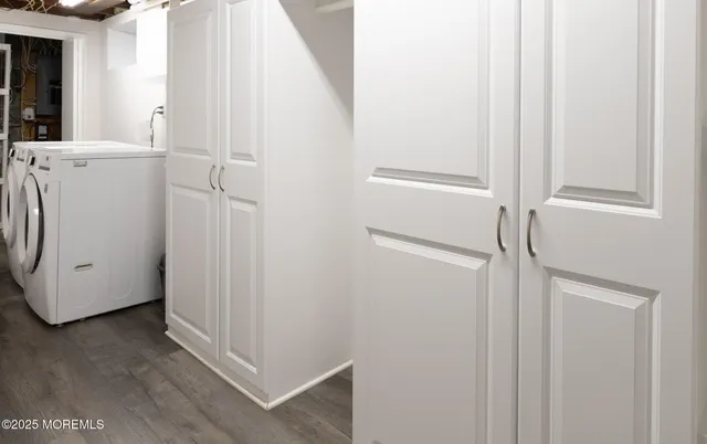a view of bathroom with utility room