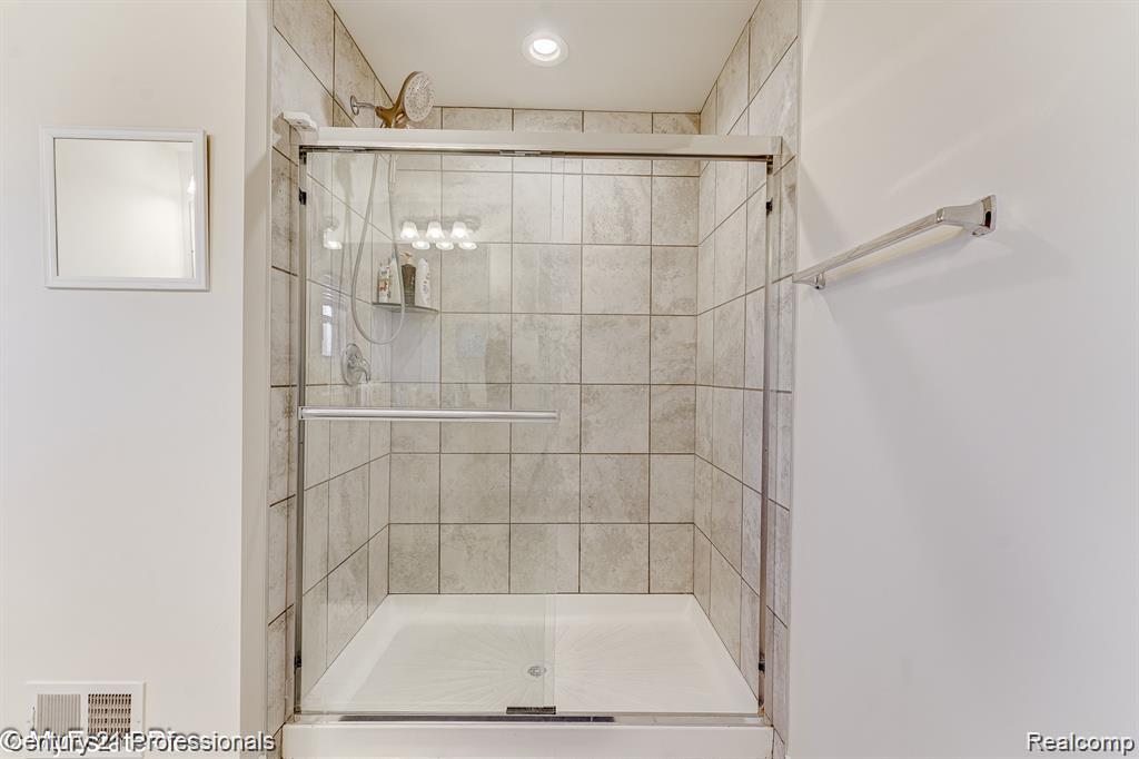43646 Prospect Lane Novi, MI 48375 - Photo 29 of 39