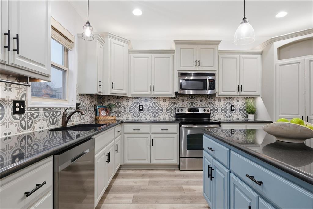 313 Southwest Eagles Ridge Drive Blue Springs, MO 64014 - Photo 11 of 38