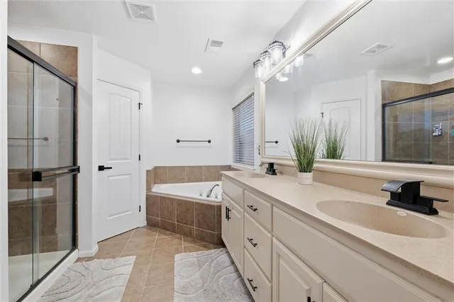 $485,000 | 313 Southwest Eagles Ridge Drive, Blue Springs, MO 64014