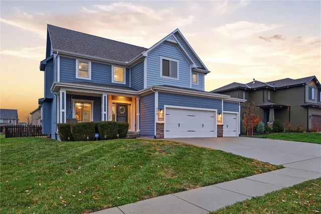 $485,000 | 313 Southwest Eagles Ridge Drive, Blue Springs, MO 64014