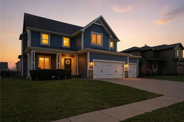 $485,000 | 313 Southwest Eagles Ridge Drive, Blue Springs, MO 64014