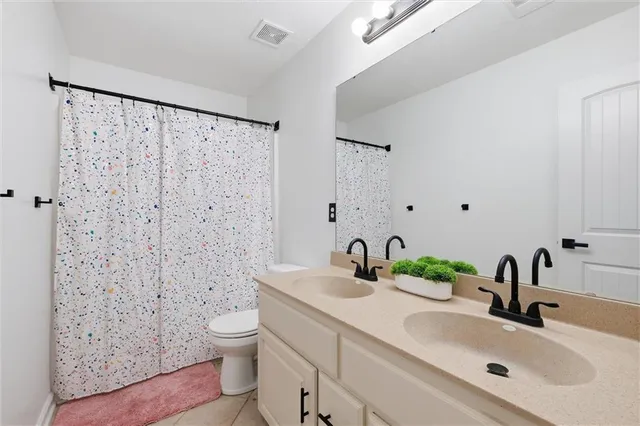 $485,000 | 313 Southwest Eagles Ridge Drive, Blue Springs, MO 64014