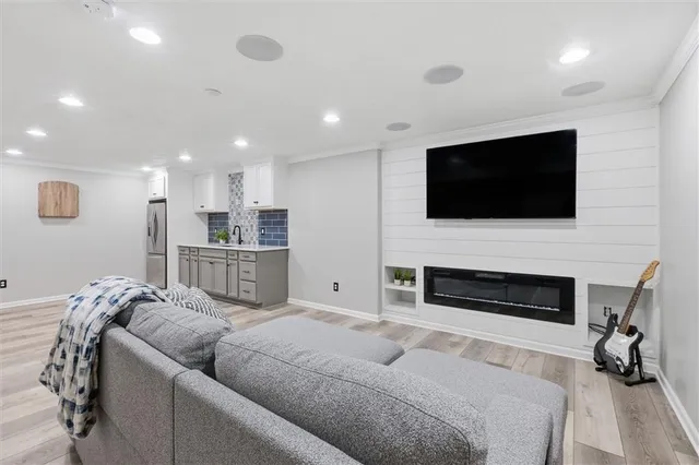 $485,000 | 313 Southwest Eagles Ridge Drive, Blue Springs, MO 64014