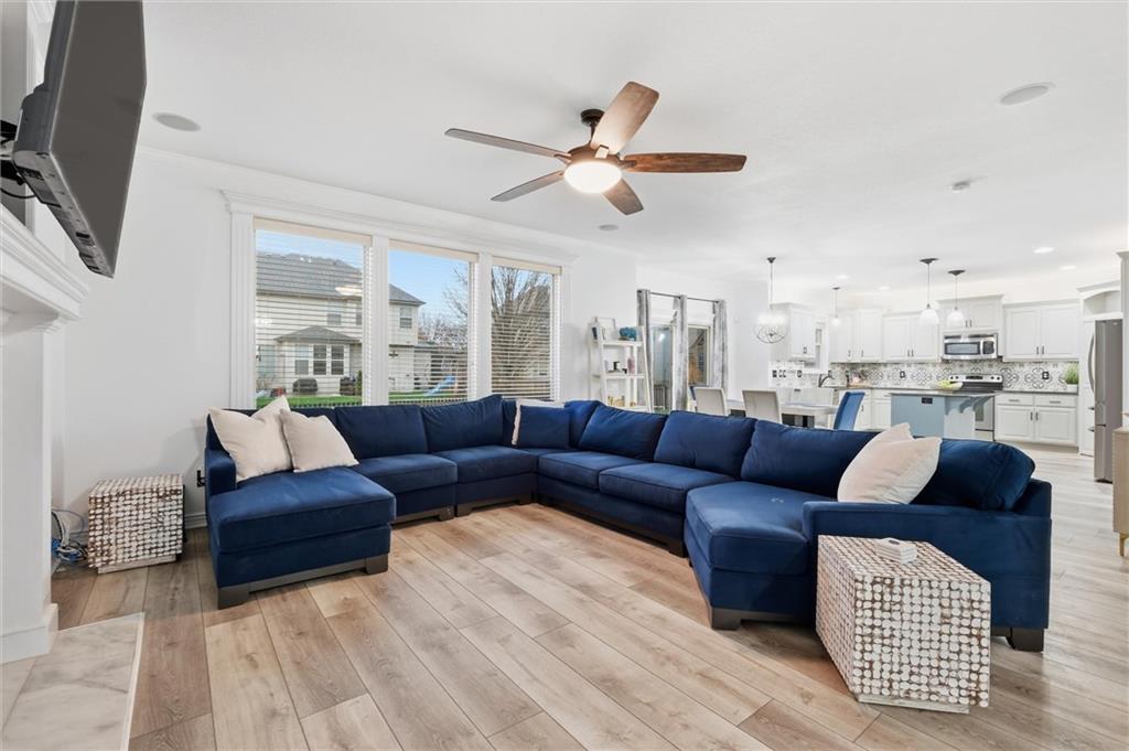 313 Southwest Eagles Ridge Drive Blue Springs, MO 64014 - Photo 5 of 38