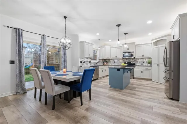 $485,000 | 313 Southwest Eagles Ridge Drive, Blue Springs, MO 64014