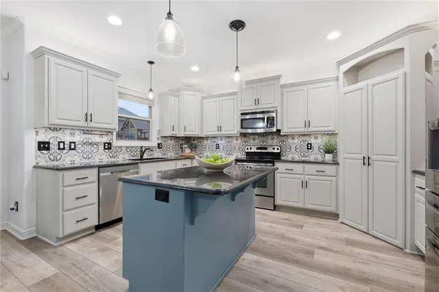 $485,000 | 313 Southwest Eagles Ridge Drive, Blue Springs, MO 64014