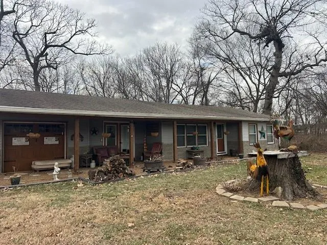 $2,350 | 13810 Byars Road, Grandview, MO 64030