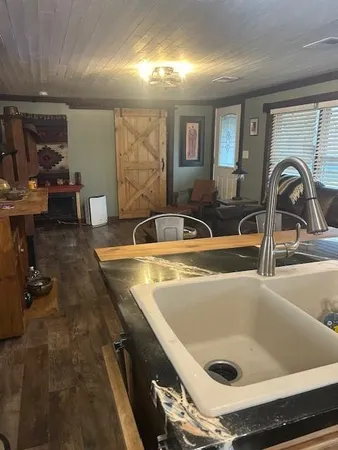 $2,350 | 13810 Byars Road, Grandview, MO 64030