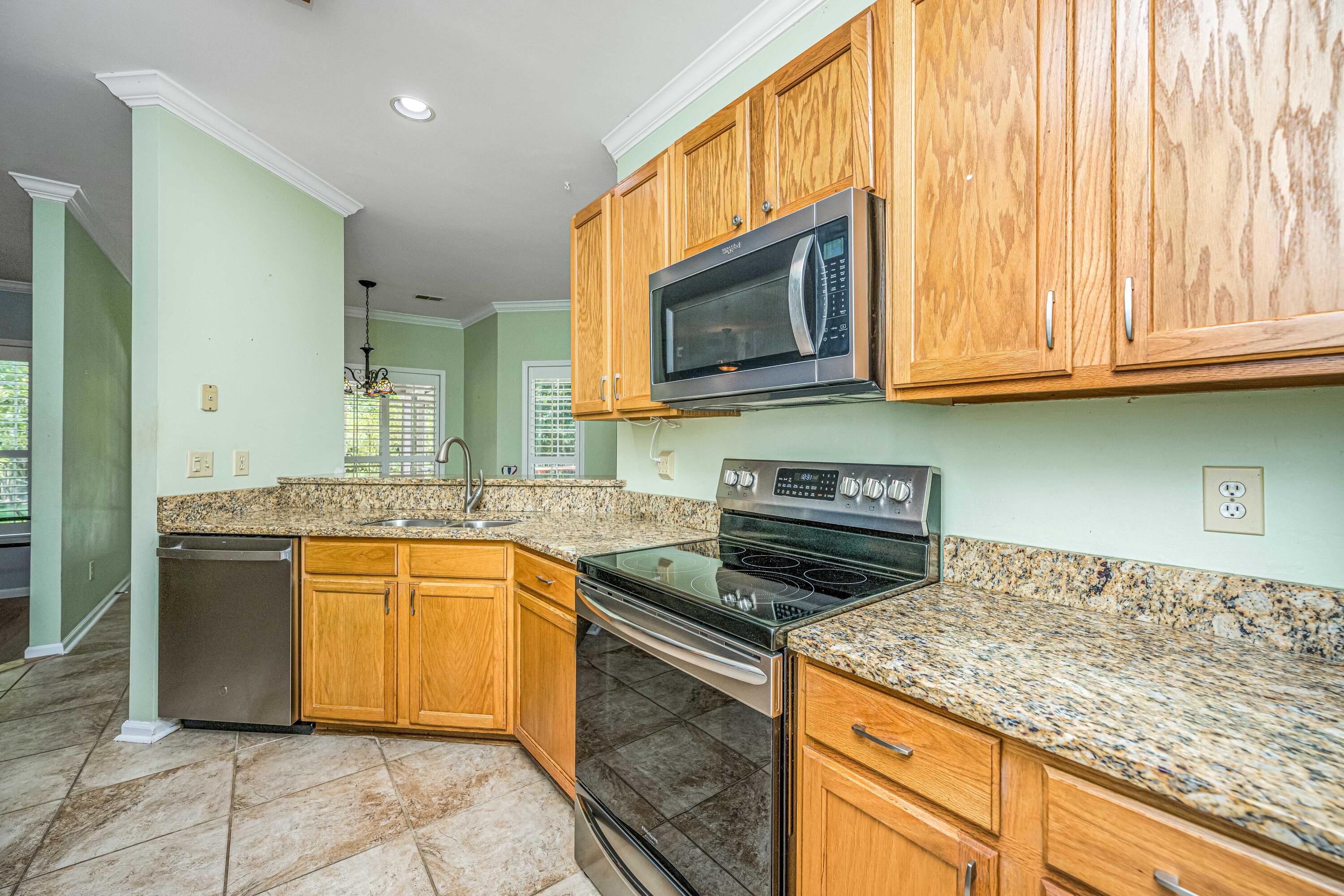 2717 Merwether Lane Mount Pleasant, SC 29466 - Photo 9 of 46 2717MerwetherLane026