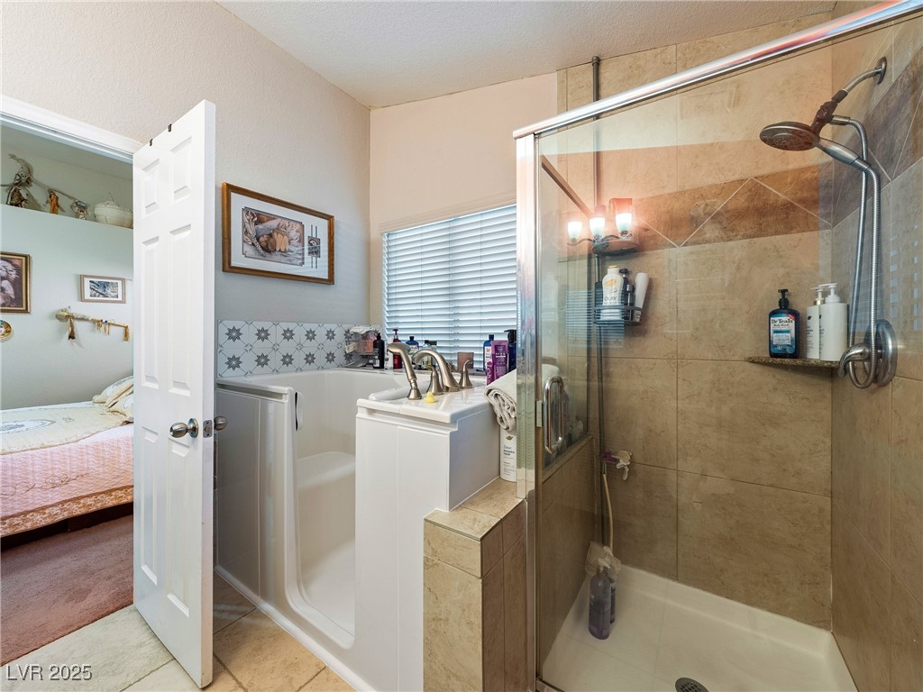 2624 Shakespeare Road Las Vegas, NV 89108 - Photo 21 of 35 Walk-in Bathtub & shower