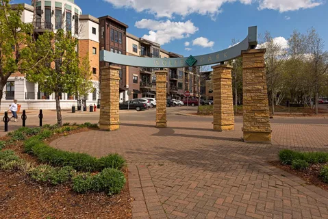 $174,900 | 4820 Park Commons Drive, Unit 235, St. Louis Park, MN 55416