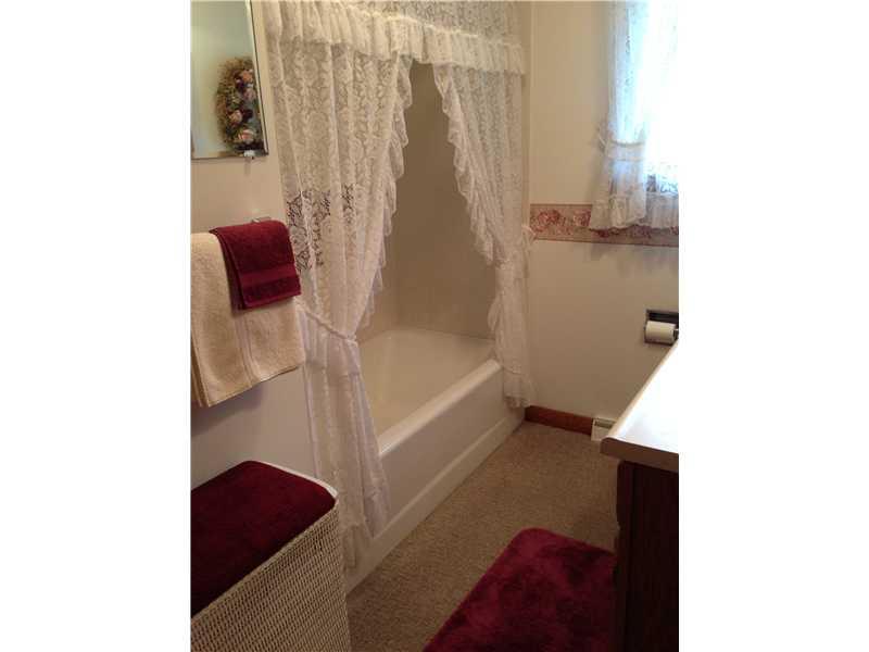 908 Cleland Mill Road New Castle, PA 16102 - Photo 8 of 8 Full Bath.