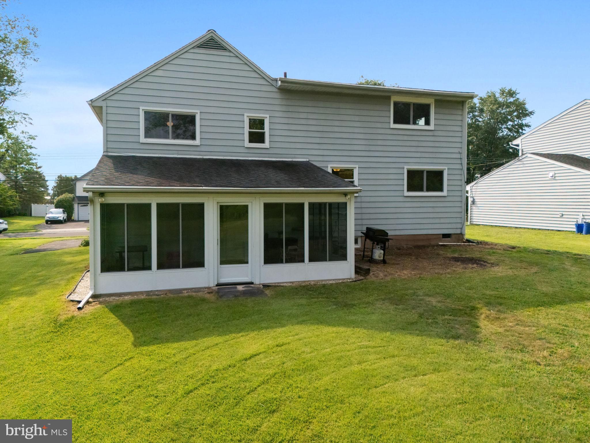1001 Mueller Road Warminster, PA 18974 - Photo 5 of 39 Charming home with spacious backyard retreat.