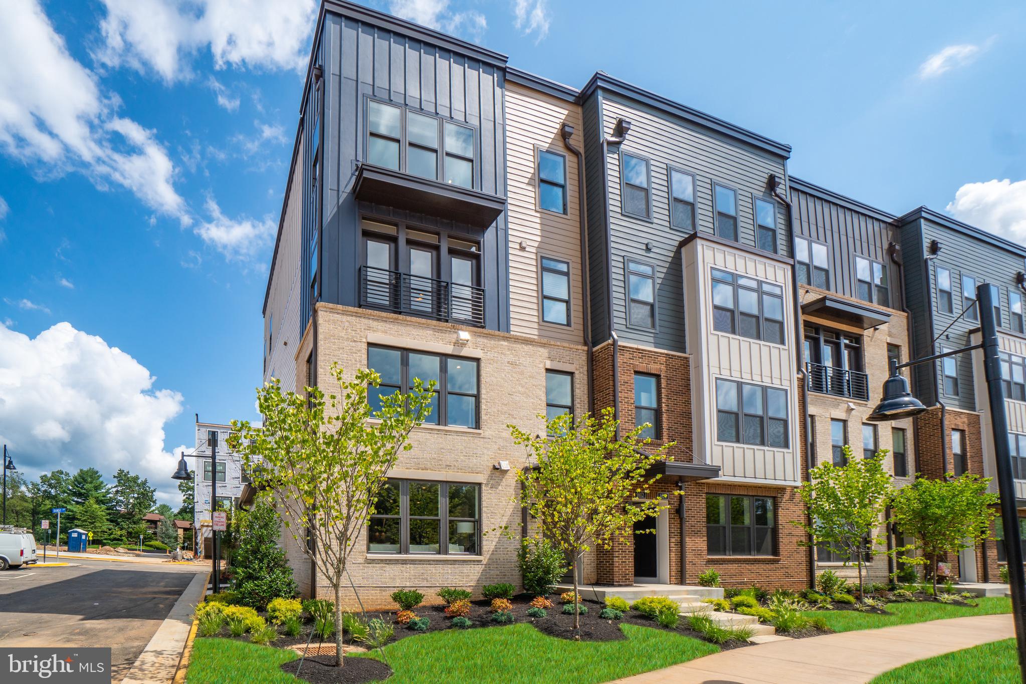 1694 Bandit Loop Reston, VA 20190 - Photo 3 of 47 Gallery Image 3