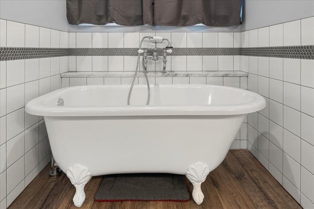 480 County Road 1927 Yantis, TX 75497 - Photo 20 of 39 Claw Foot Tub