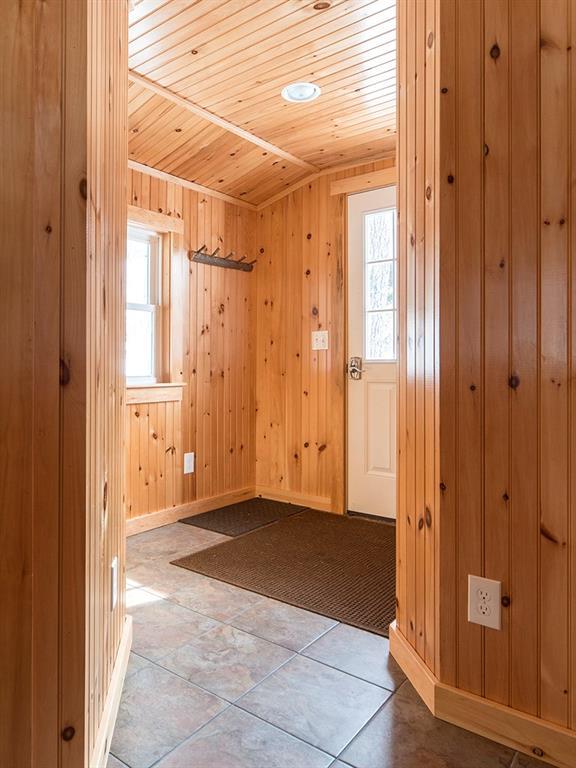 121 Heath Road Poland, ME 04274 - Photo 14 of 21 Mudroom