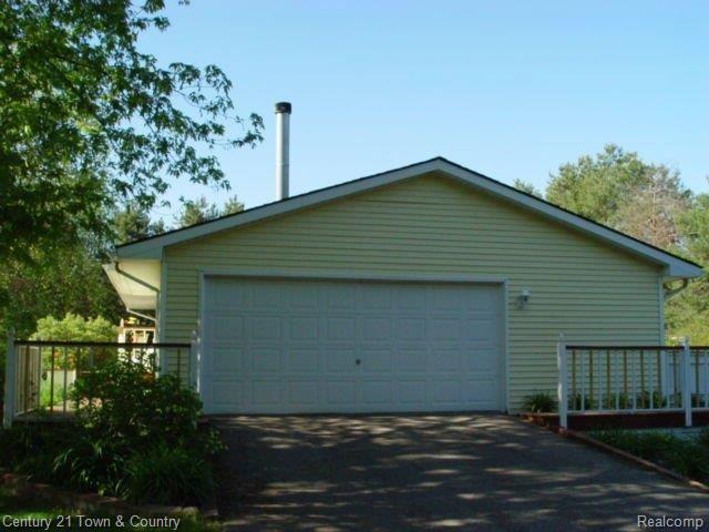 5120 Waldon Road Clarkston, MI 48348 - Photo 2 of 17 ATTACHED GARAGE 1 OF 2!