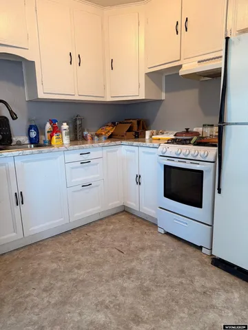 $179,900 | 806 East Jackson Avenue, Riverton, WY 82501