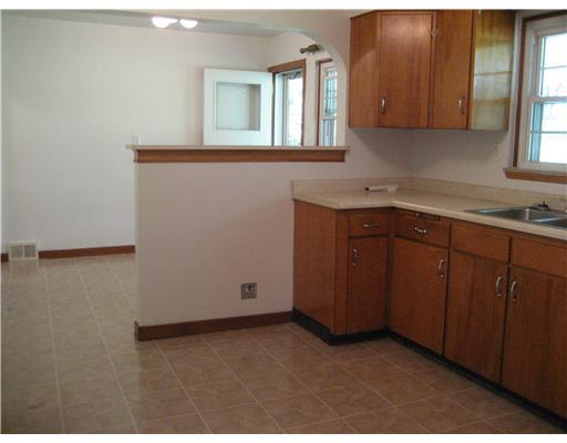 556 Franklin Farms Road Washington, PA 15301 - Photo 3 of 8 Kitchen.