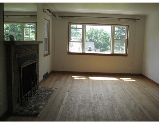 556 Franklin Farms Road Washington, PA 15301 - Photo 4 of 8 Living Room.