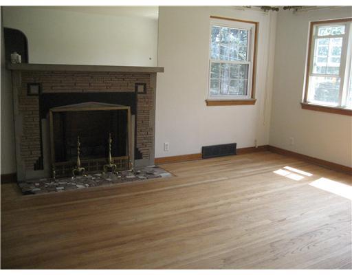 556 Franklin Farms Road Washington, PA 15301 - Photo 5 of 8 Living Room.