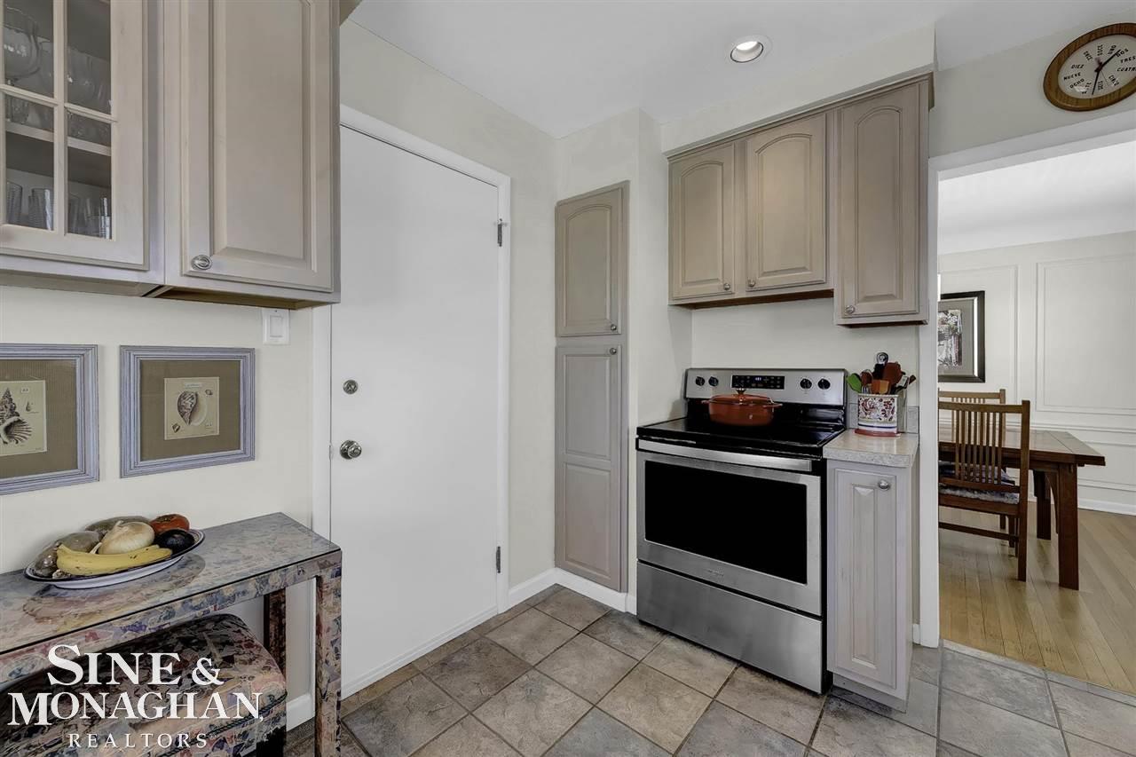 636 Cadieux Road Grosse Pointe, MI 48230 - Photo 12 of 29 Gallery Image 12