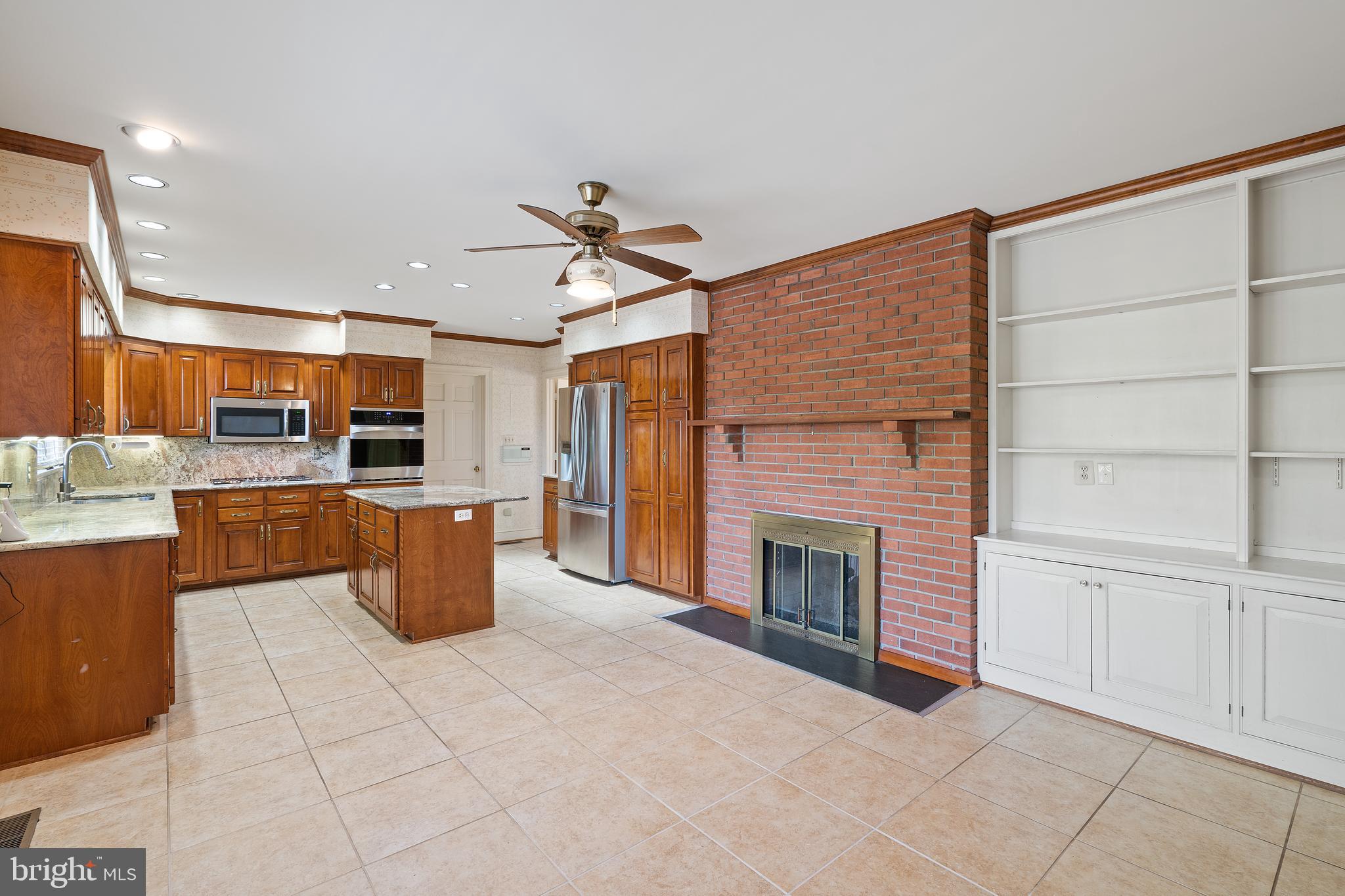 587 Foxcroft Road Warrenton, VA 20186 - Photo 13 of 38 Kitchen/family room
