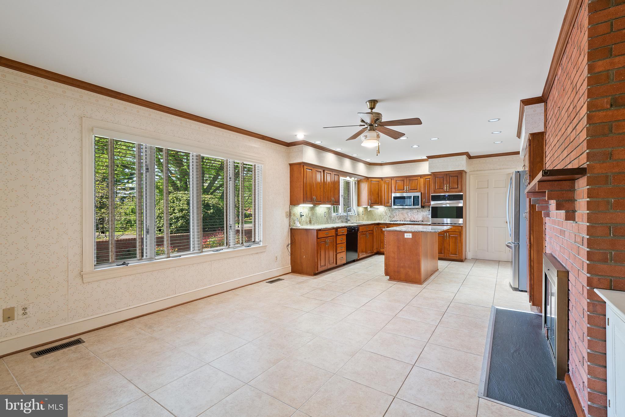 587 Foxcroft Road Warrenton, VA 20186 - Photo 14 of 38 Kitchen/family room