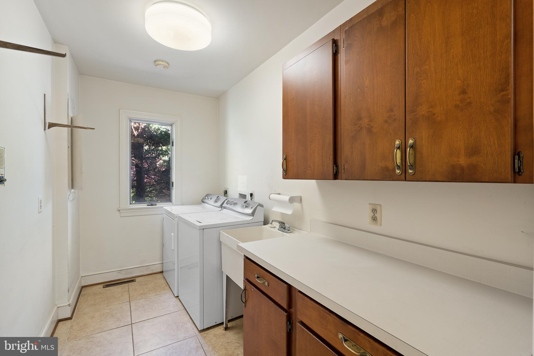 587 Foxcroft Road Warrenton, VA 20186 - Photo 24 of 38 Laundry