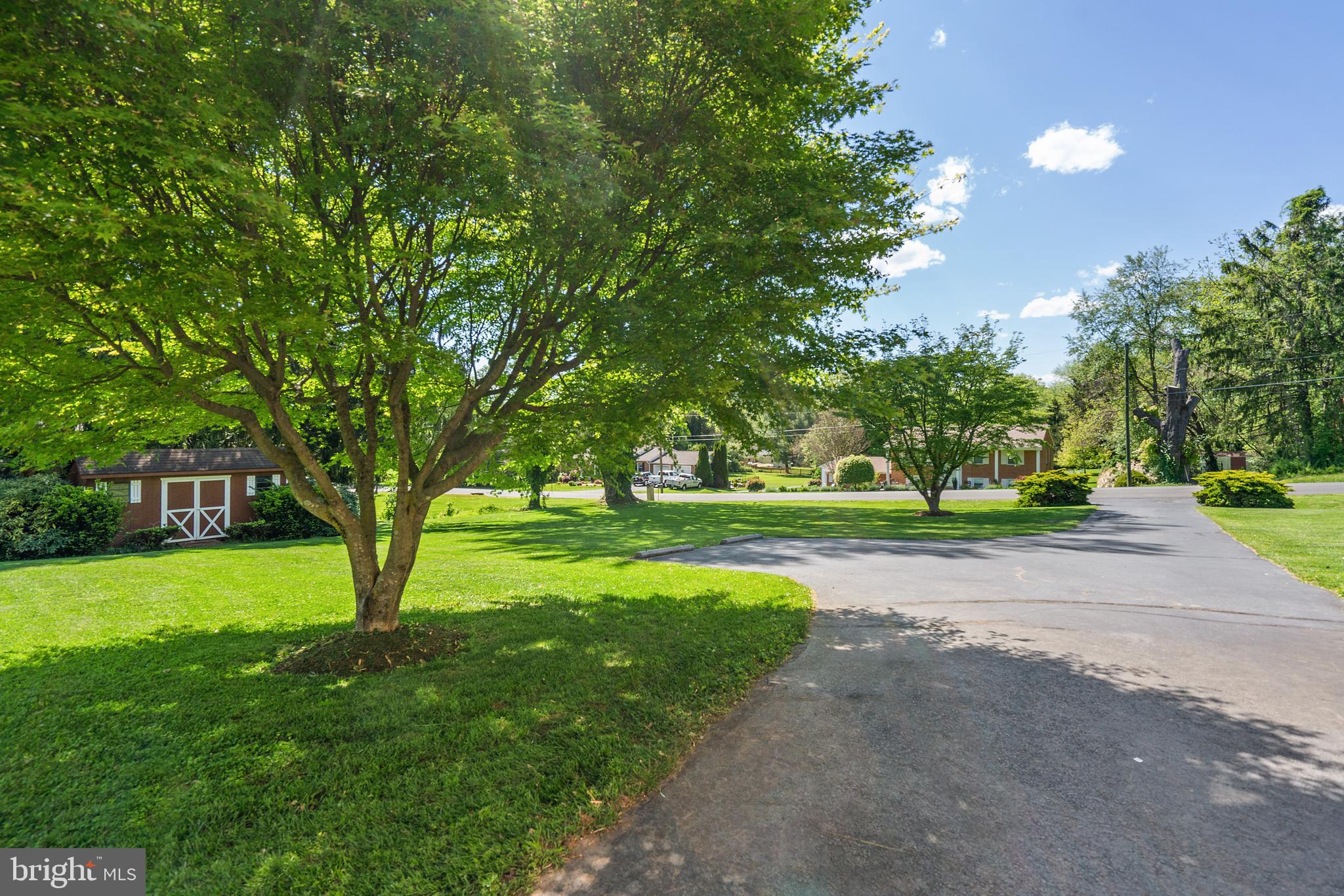 587 Foxcroft Road Warrenton, VA 20186 - Photo 38 of 38 Driveway and parking