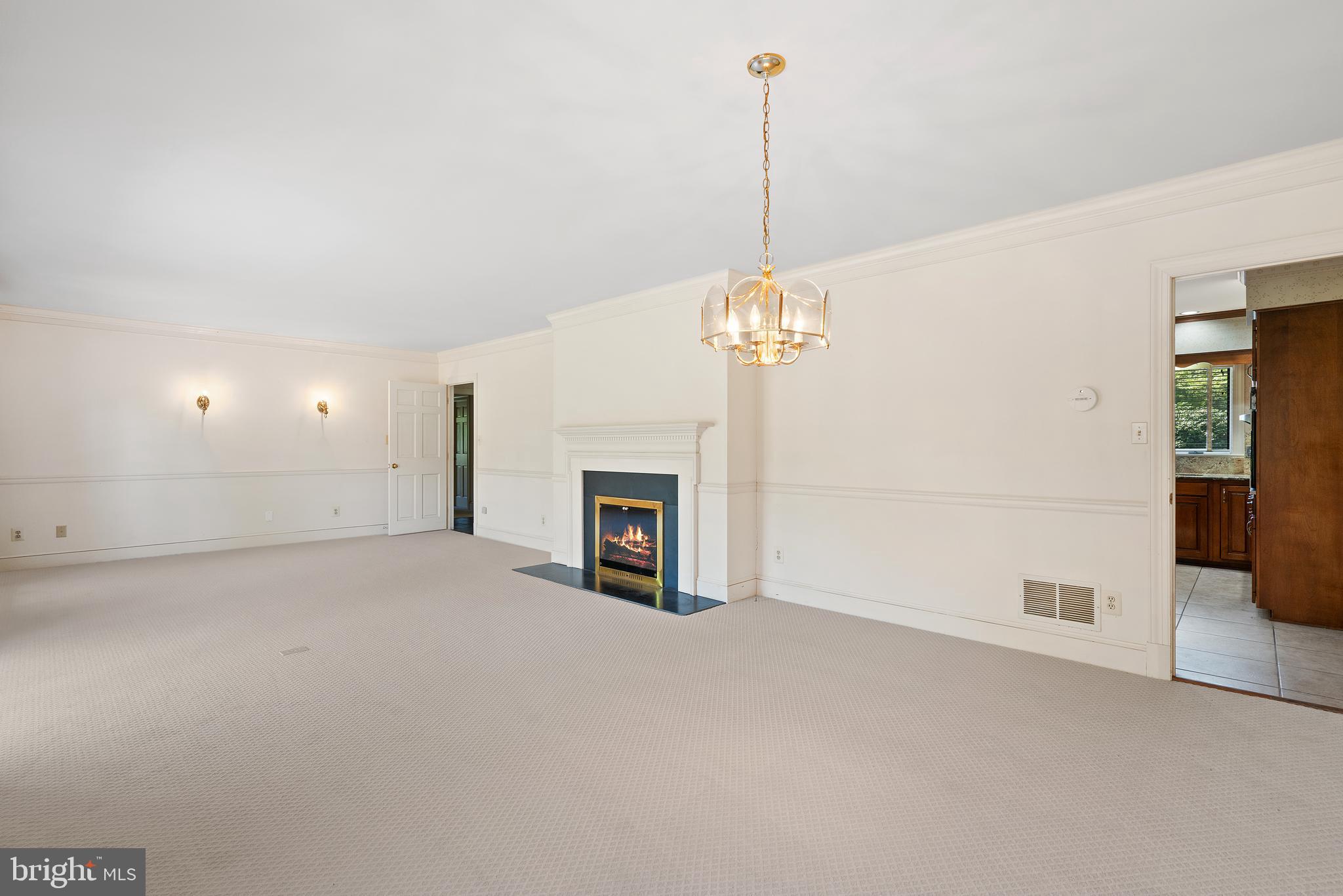 587 Foxcroft Road Warrenton, VA 20186 - Photo 9 of 38 Living room