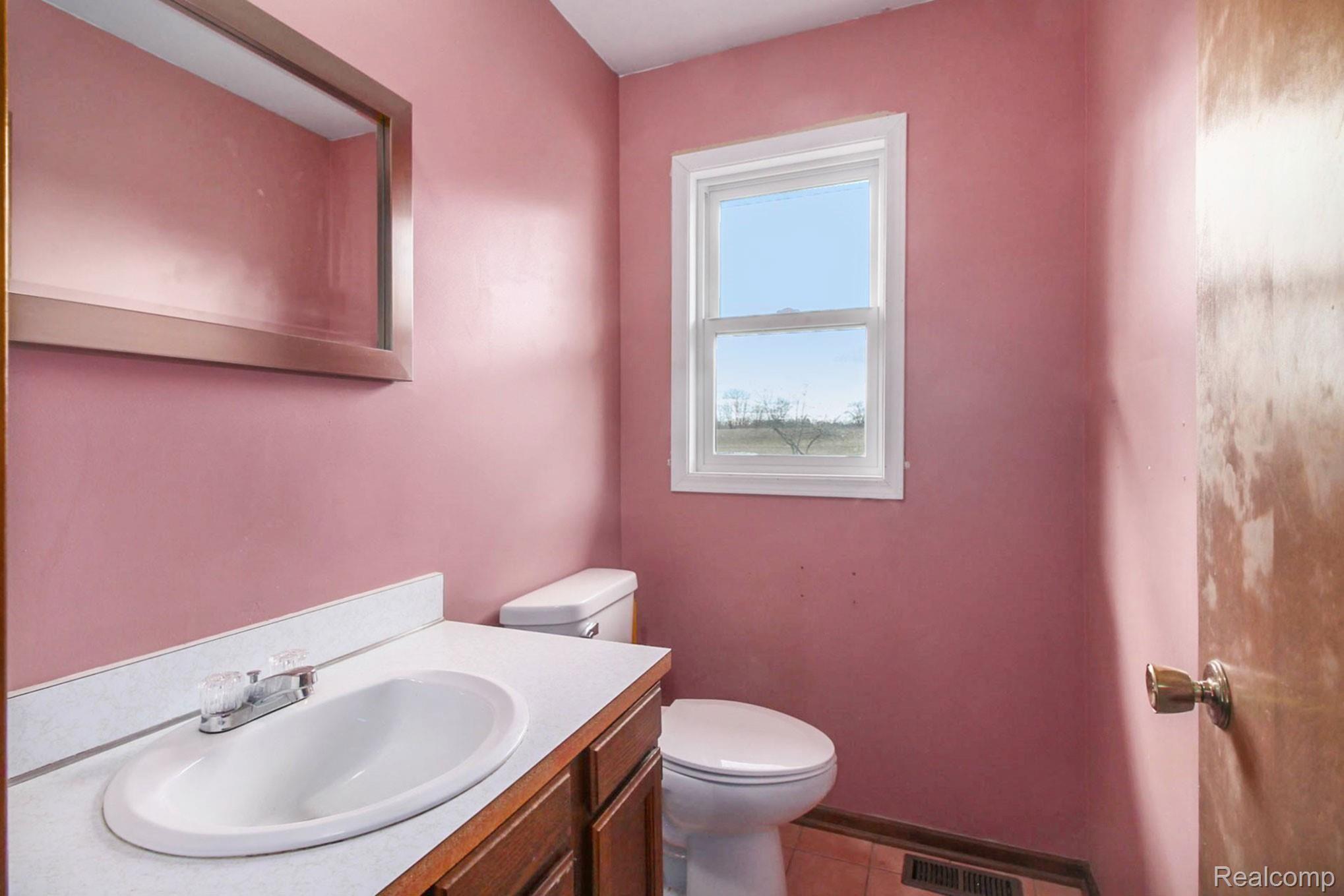 8323 North Gregory Road Fowlerville, MI 48836 - Photo 9 of 35 GR Half Bath.jpg