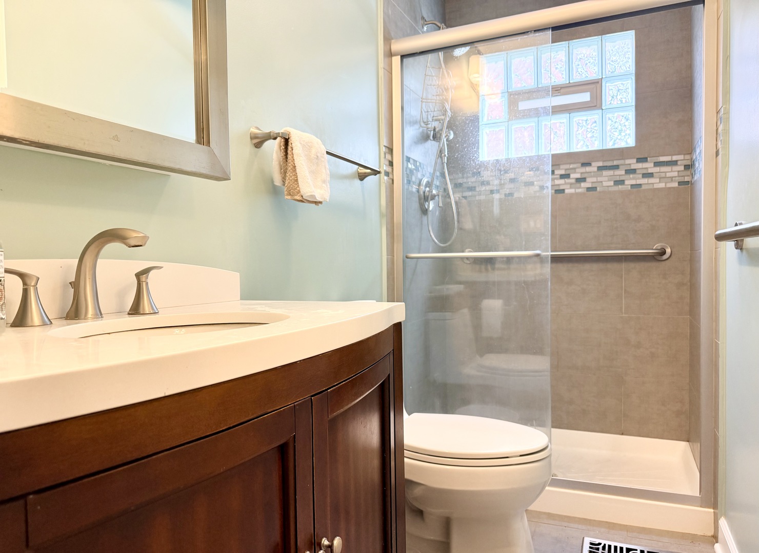 416 North Main Street Mount Prospect, IL 60056 - Photo 8 of 24 a bathroom with a sink toilet and shower