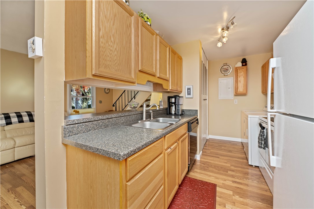 22 Foxcroft Trail Perinton, NY 14450 - Photo 8 of 31 Kitchen