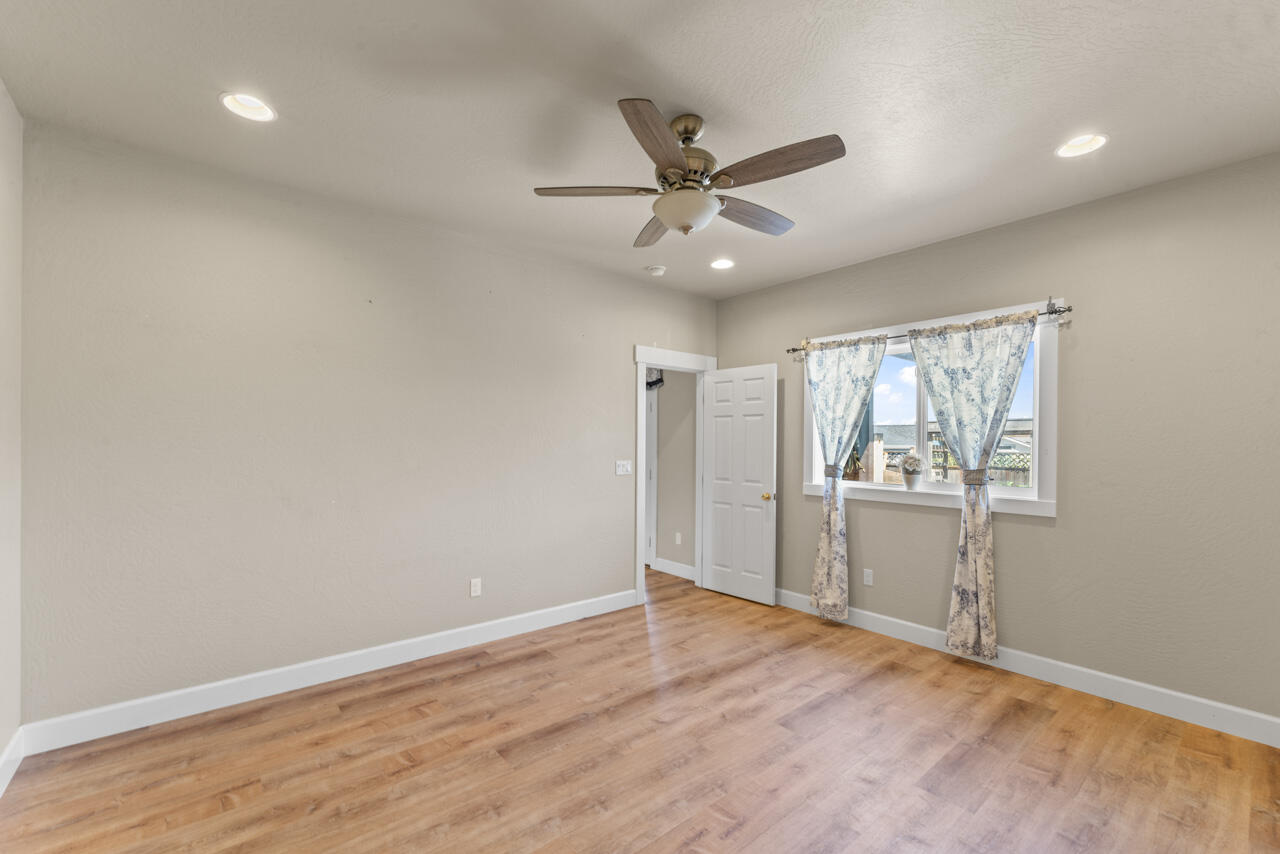 412 Barnum Drive Phoenix, OR 97535 - Photo 16 of 34 Master