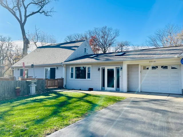 $2,200 | 37020 North Helen Drive, Lake Villa, IL 60046