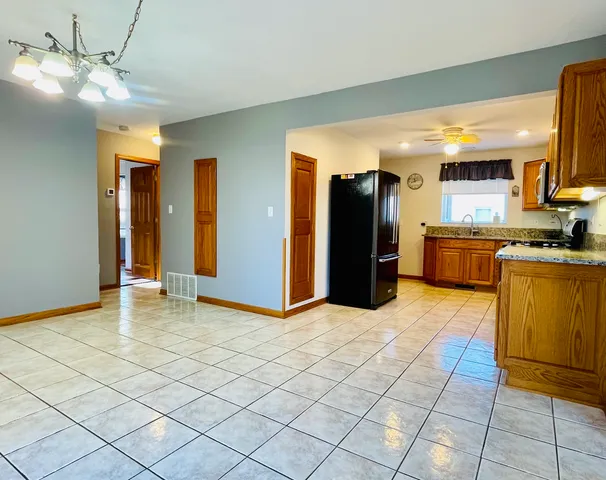 $2,200 | 37020 North Helen Drive, Lake Villa, IL 60046