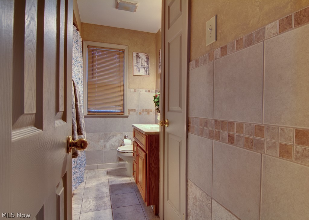 5380 Huron Road Cleveland, OH 44124 - Photo 15 of 20 beautifully updated bathroom