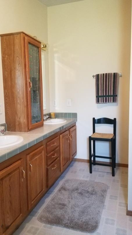 63638 Calvin Center Road Cassopolis, MI 49031 - Photo 25 of 49 MBath Dbl Sinks