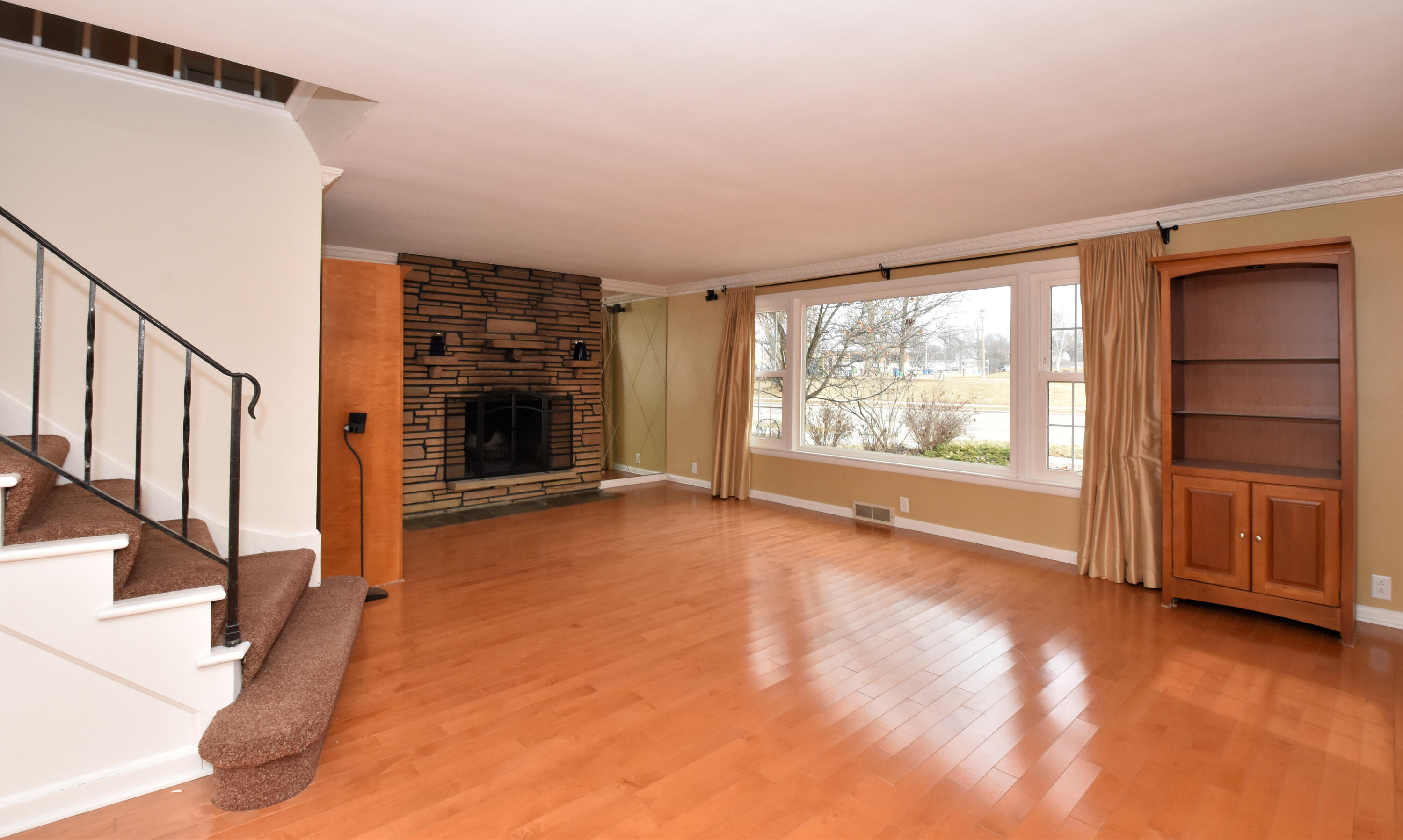 7200 West Locust Street Milwaukee, WI 53210 - Photo 2 of 47 Living Room