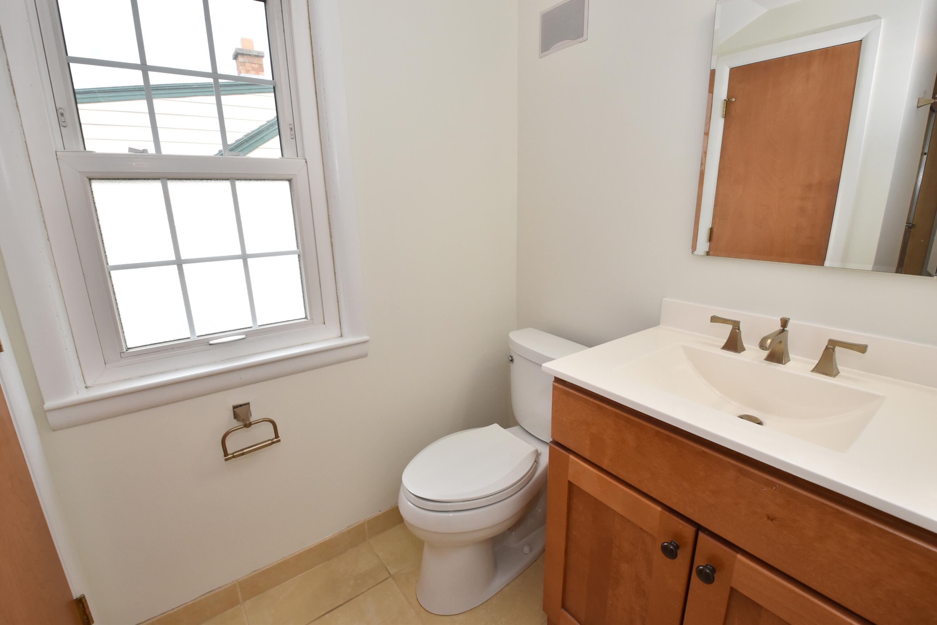 7200 West Locust Street Milwaukee, WI 53210 - Photo 21 of 47 En-Suite
