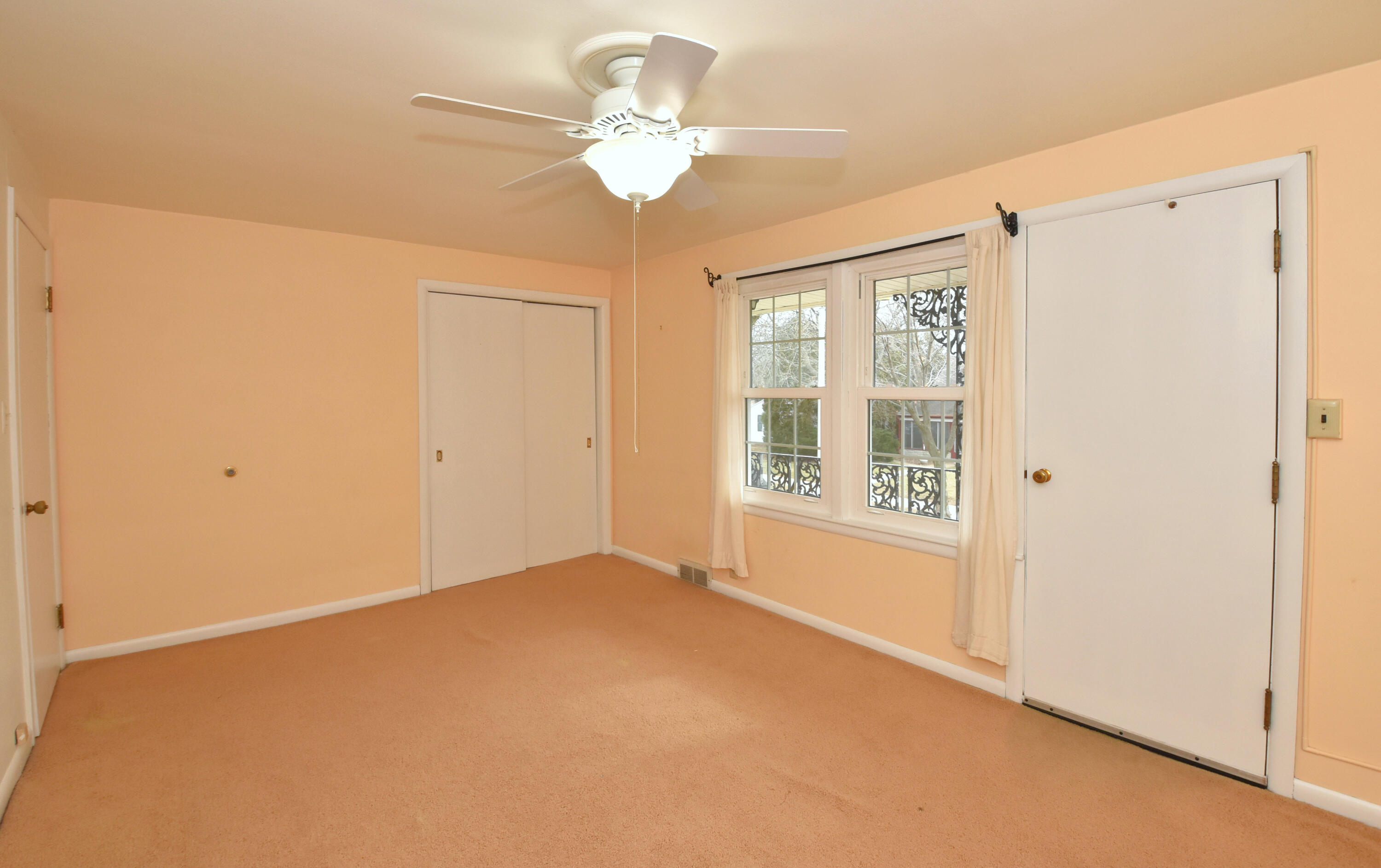 7200 West Locust Street Milwaukee, WI 53210 - Photo 25 of 47 Bedroom 2