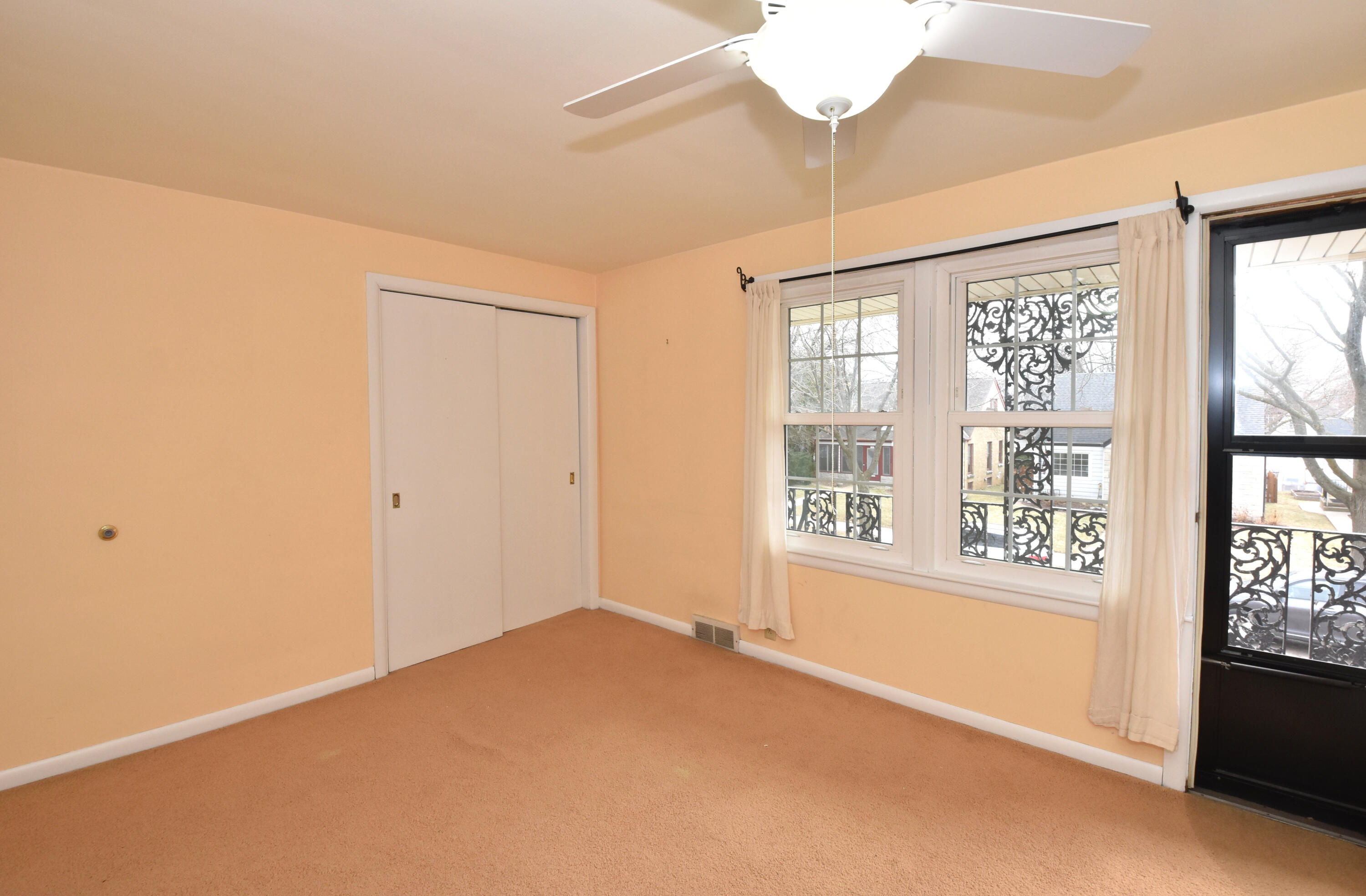 7200 West Locust Street Milwaukee, WI 53210 - Photo 26 of 47 Bedroom 2