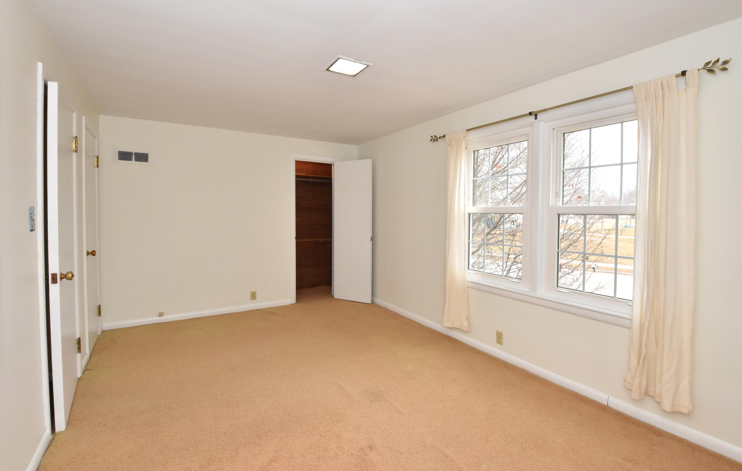 7200 West Locust Street Milwaukee, WI 53210 - Photo 28 of 47 Bedroom 3