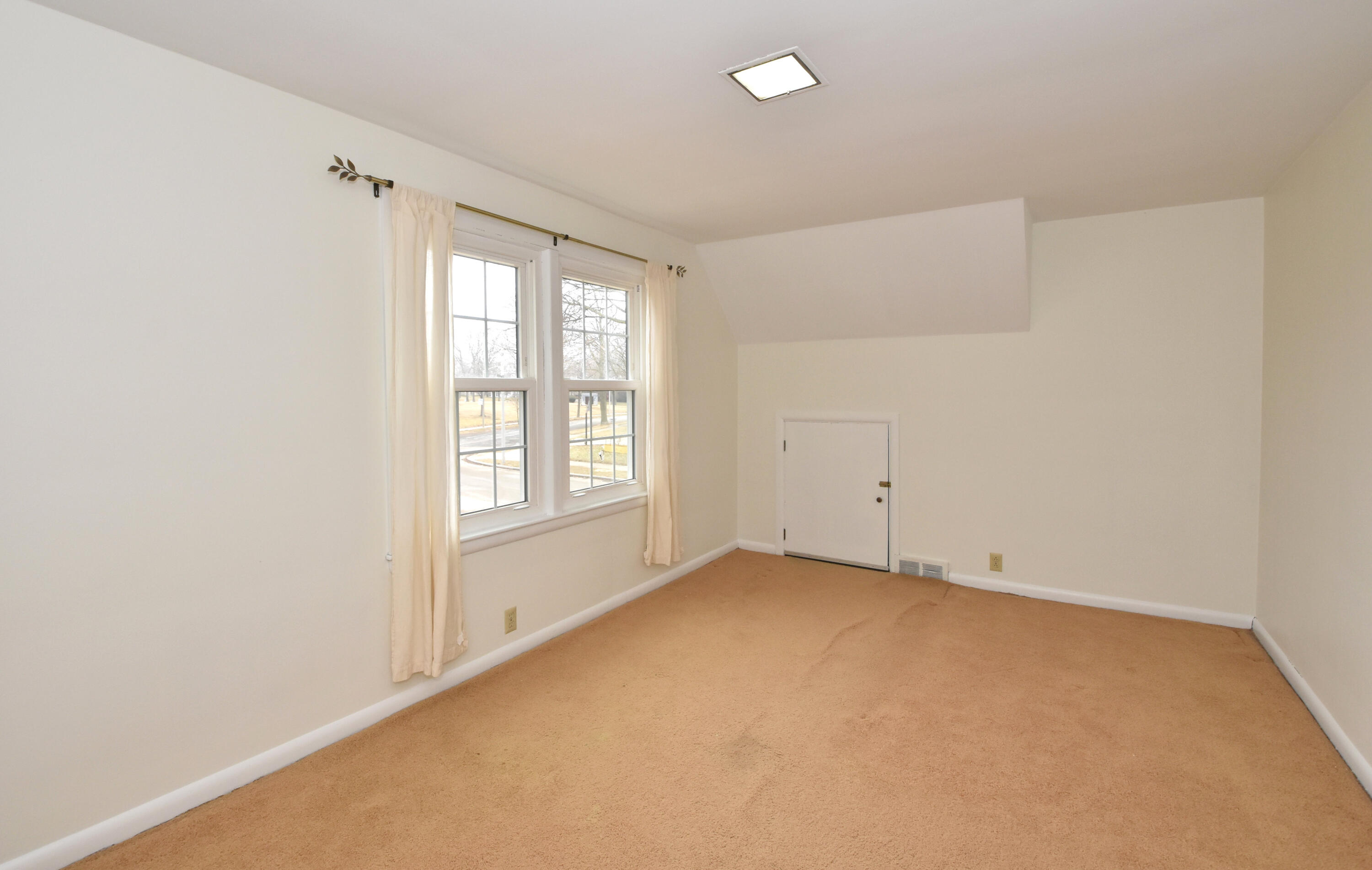 7200 West Locust Street Milwaukee, WI 53210 - Photo 29 of 47 Bedroom 3