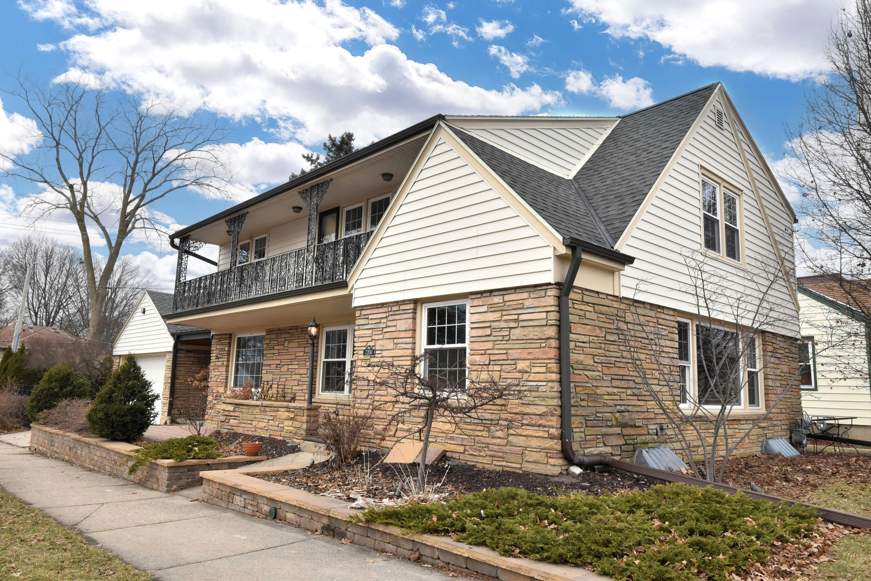 7200 West Locust Street Milwaukee, WI 53210 - Photo 36 of 47 Front