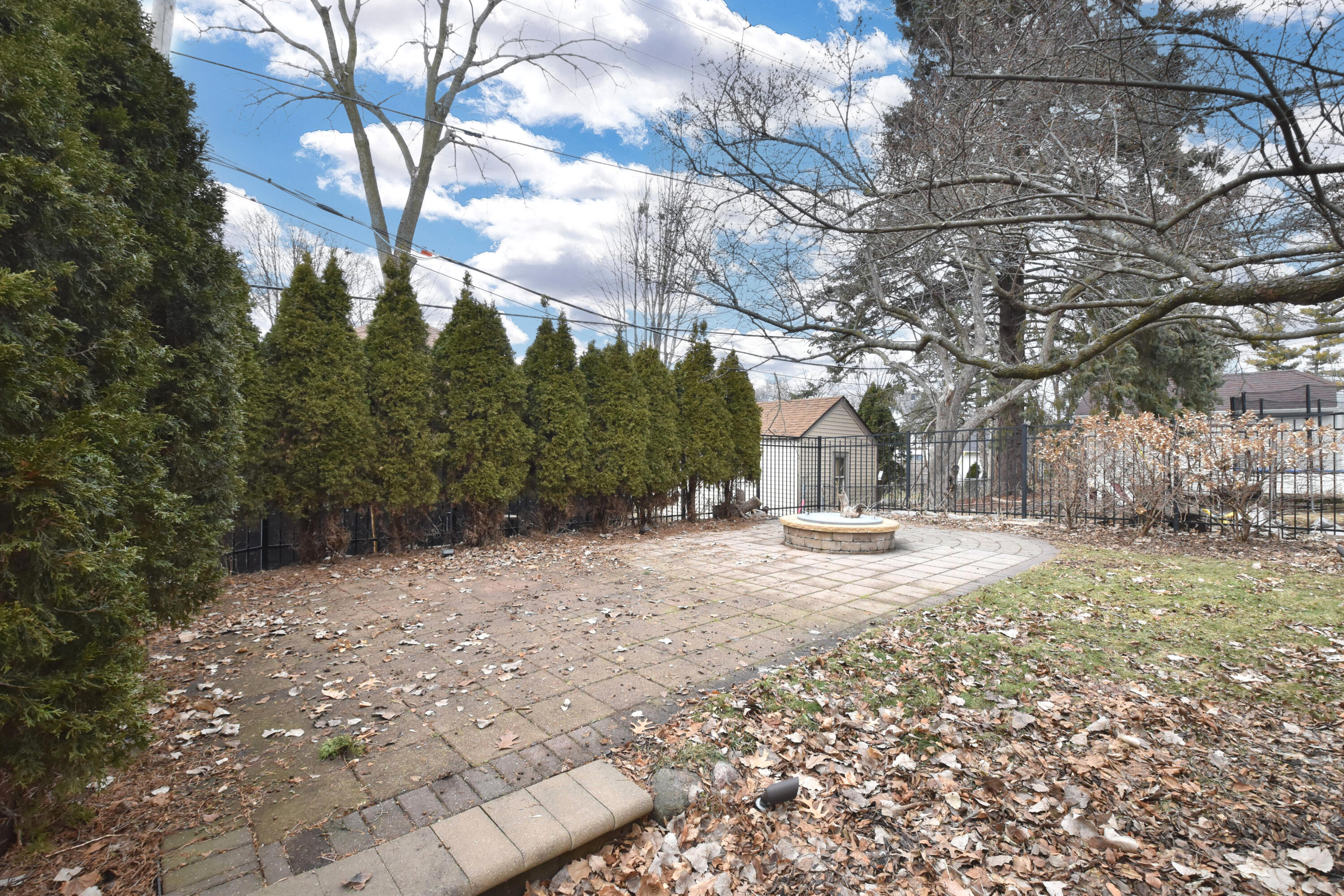 7200 West Locust Street Milwaukee, WI 53210 - Photo 39 of 47 Yard